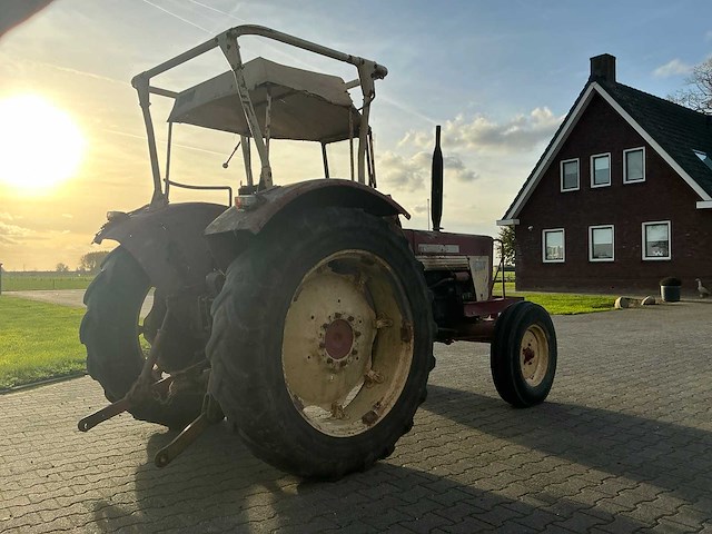 1972 international 724 tweewielaangedreven landbouwtractor - afbeelding 27 van  31