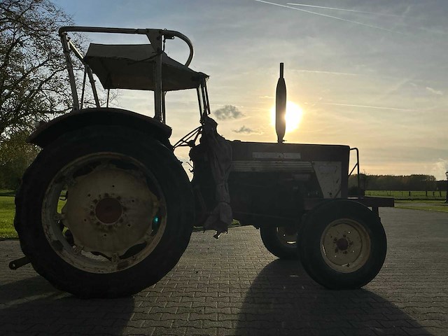 1972 international 724 tweewielaangedreven landbouwtractor - afbeelding 28 van  31