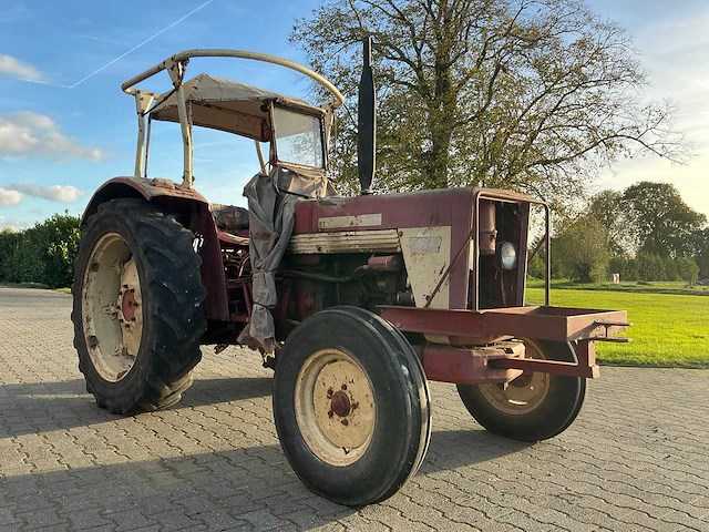 1972 international 724 tweewielaangedreven landbouwtractor - afbeelding 29 van  31