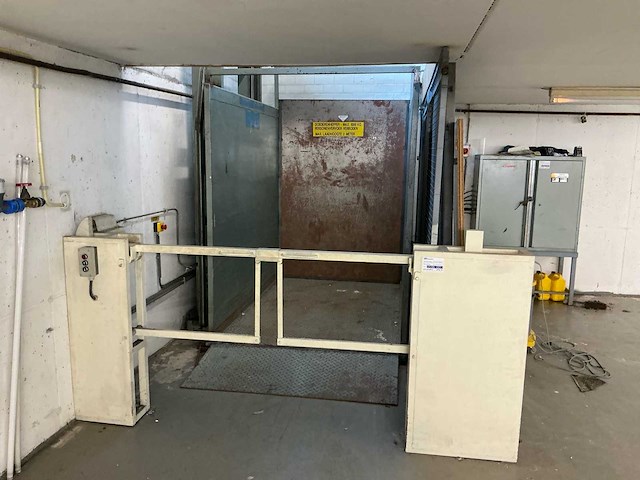 1972 maarssen goederenlift - afbeelding 1 van  11