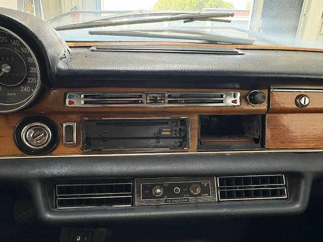 1973 mercedes-benz 280se oldtimer personenauto - afbeelding 19 van  36