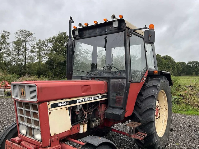 1974 international 644 tweewielaangedreven landbouwtractor - afbeelding 2 van  36