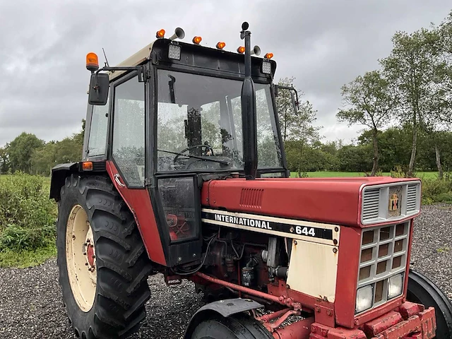 1974 international 644 tweewielaangedreven landbouwtractor - afbeelding 3 van  36