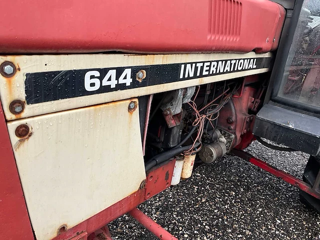 1974 international 644 tweewielaangedreven landbouwtractor - afbeelding 7 van  36