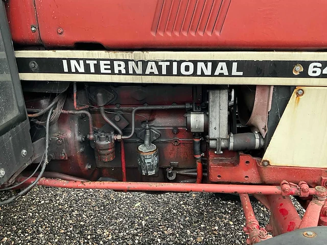 1974 international 644 tweewielaangedreven landbouwtractor - afbeelding 8 van  36