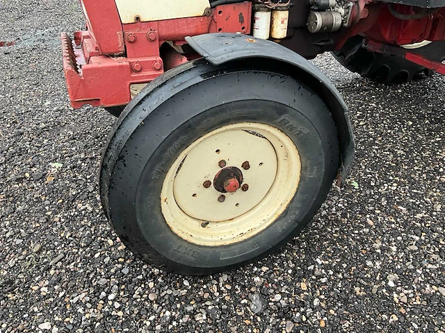 1974 international 644 tweewielaangedreven landbouwtractor - afbeelding 15 van  36