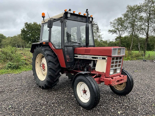 1974 international 644 tweewielaangedreven landbouwtractor - afbeelding 31 van  36