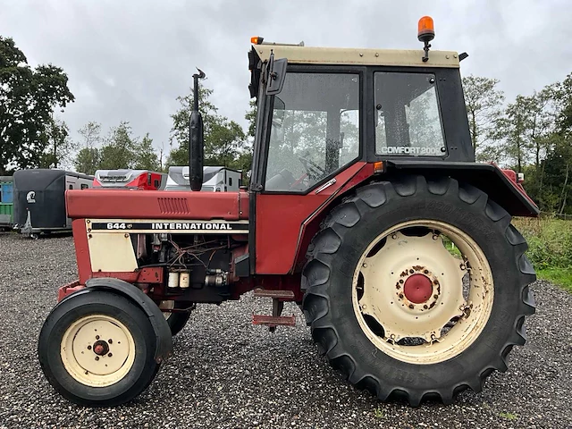1974 international 644 tweewielaangedreven landbouwtractor - afbeelding 32 van  36