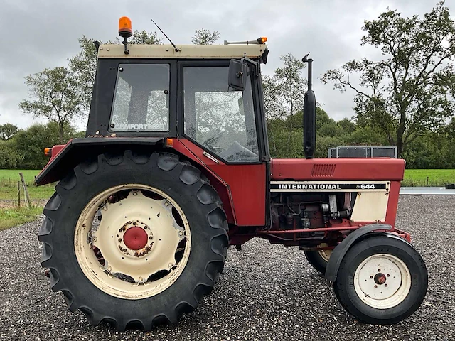 1974 international 644 tweewielaangedreven landbouwtractor - afbeelding 33 van  36