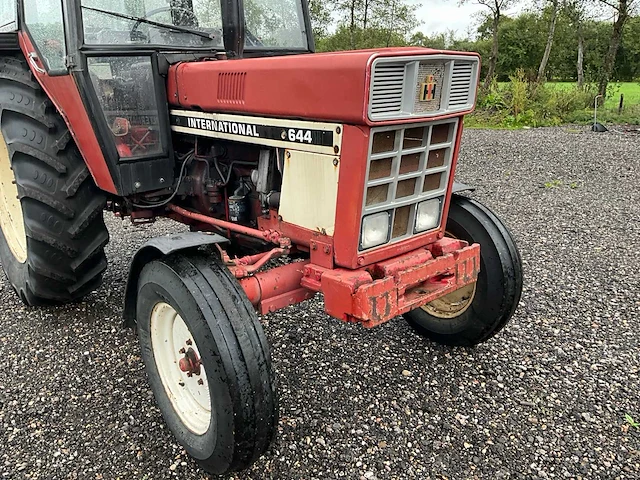 1974 international 644 tweewielaangedreven landbouwtractor - afbeelding 4 van  36