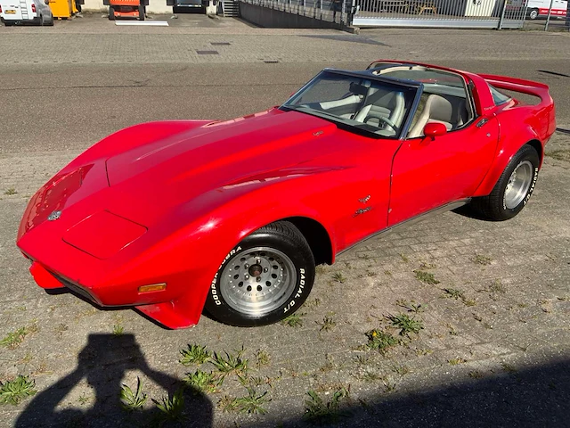 1975 chevrolet corvette 1 yz 37 454 ci personenauto - afbeelding 1 van  37