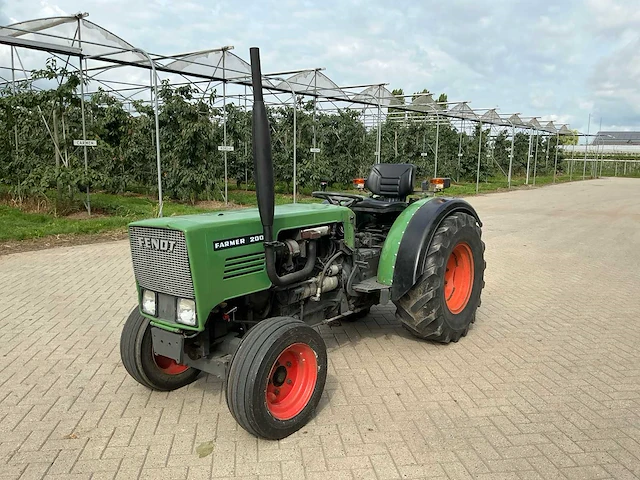 1975 fendt farmer 200v smalspoor- en compacttractor - afbeelding 1 van  33
