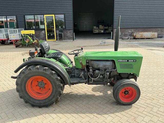 1975 fendt farmer 200v smalspoor- en compacttractor - afbeelding 28 van  33