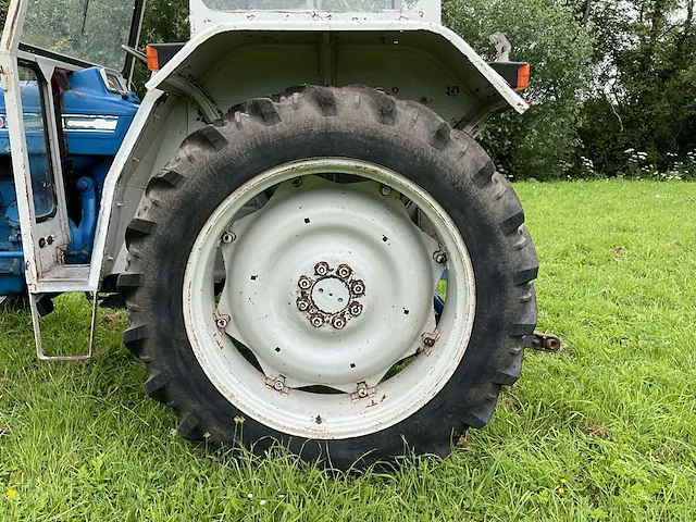 1975 ford 4000 oldtimer tractor - afbeelding 9 van  30