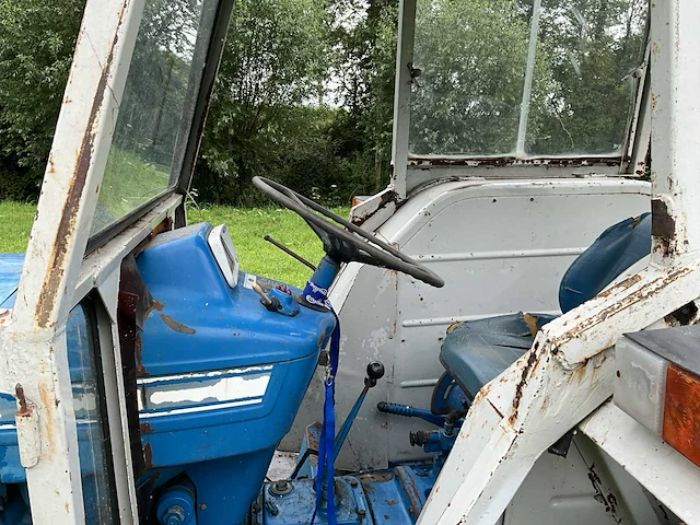 1975 ford 4000 oldtimer tractor - afbeelding 18 van  30