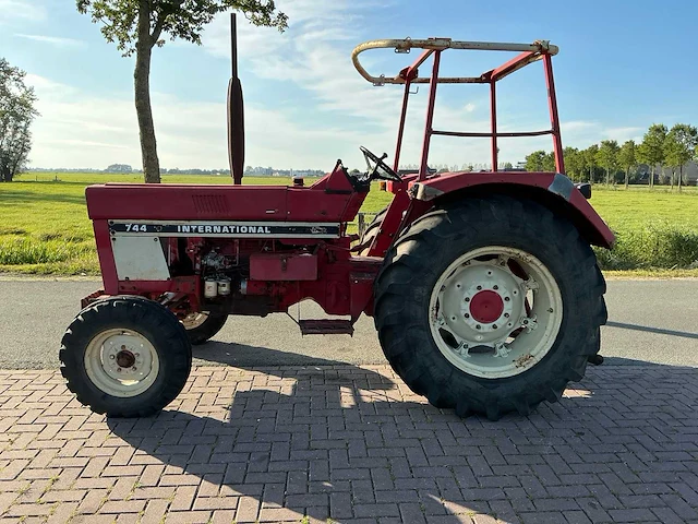 1976 international 744-s tweewielaangedreven landbouwtractor - afbeelding 3 van  28