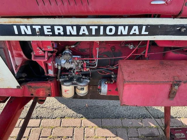 1976 international 744-s tweewielaangedreven landbouwtractor - afbeelding 5 van  28