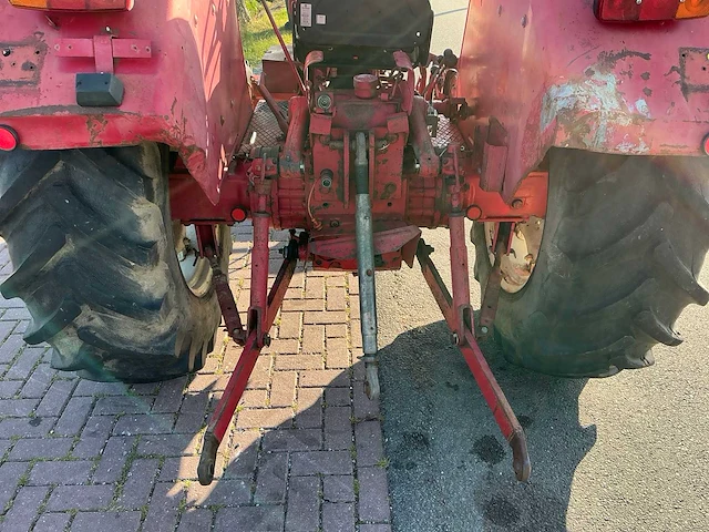 1976 international 744-s tweewielaangedreven landbouwtractor - afbeelding 6 van  28