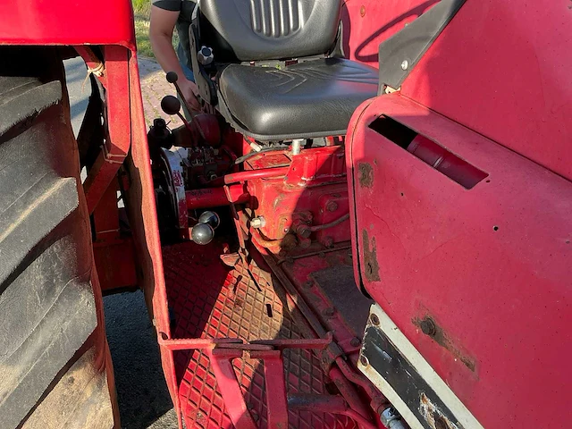 1976 international 744-s tweewielaangedreven landbouwtractor - afbeelding 11 van  28