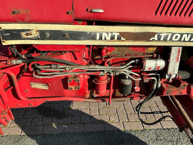1976 international 744-s tweewielaangedreven landbouwtractor - afbeelding 13 van  28