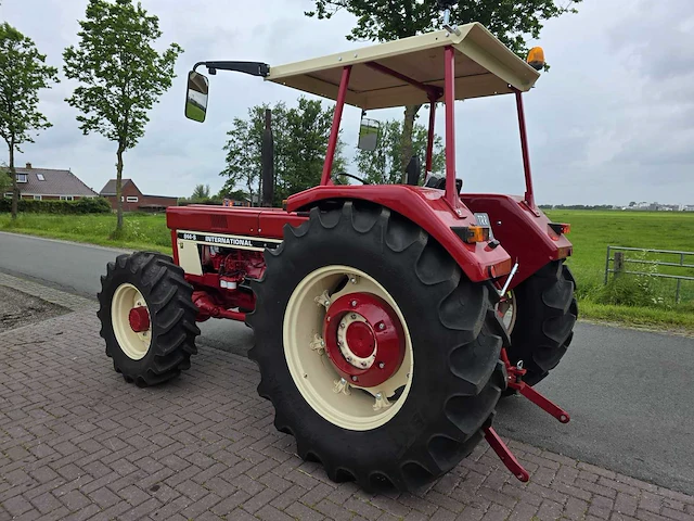 1976 international 844-s vierwielaangedreven landbouwtractor - afbeelding 3 van  45