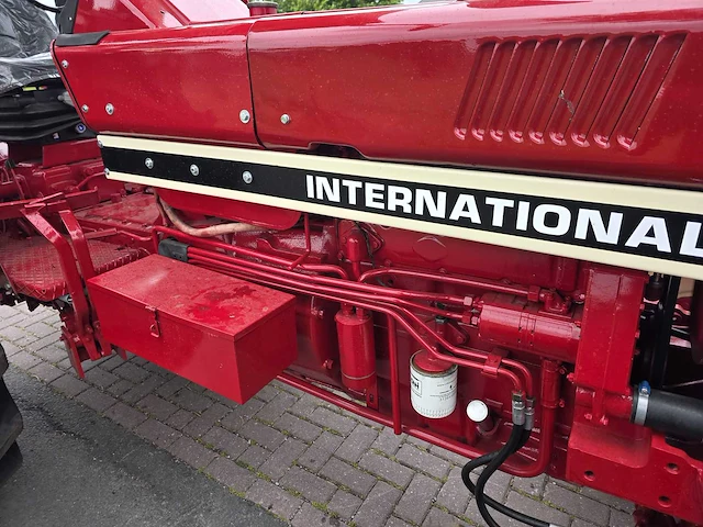 1976 international 844-s vierwielaangedreven landbouwtractor - afbeelding 9 van  45