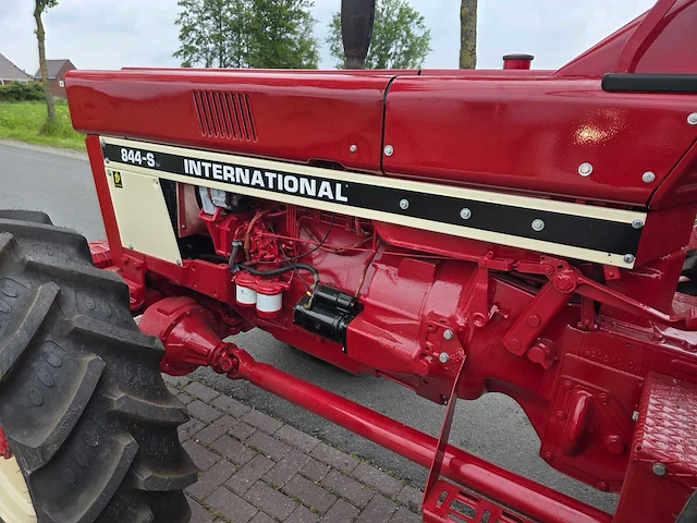 1976 international 844-s vierwielaangedreven landbouwtractor - afbeelding 11 van  45