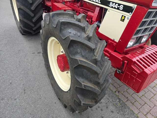 1976 international 844-s vierwielaangedreven landbouwtractor - afbeelding 14 van  45