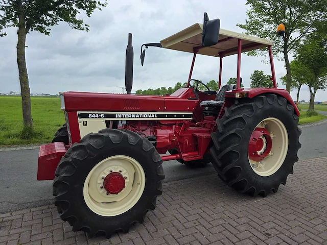1976 international 844-s vierwielaangedreven landbouwtractor - afbeelding 42 van  45