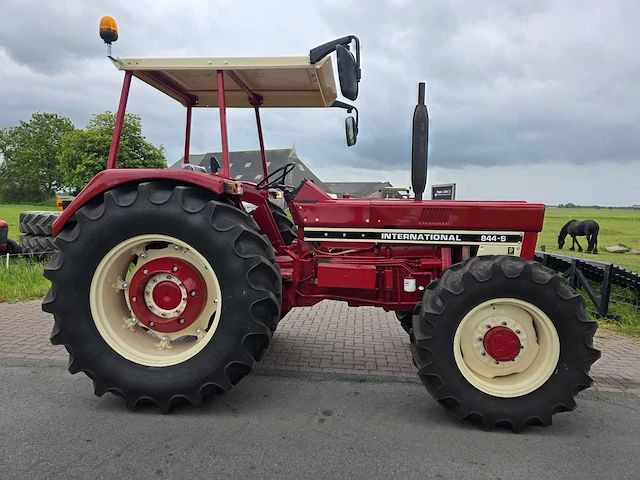 1976 international 844-s vierwielaangedreven landbouwtractor - afbeelding 43 van  45