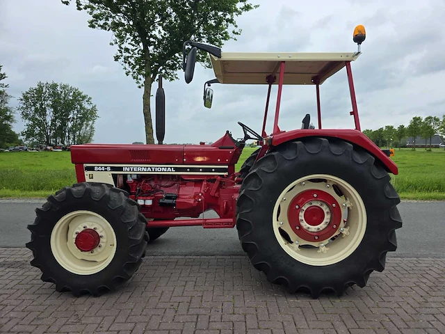 1976 international 844-s vierwielaangedreven landbouwtractor - afbeelding 44 van  45