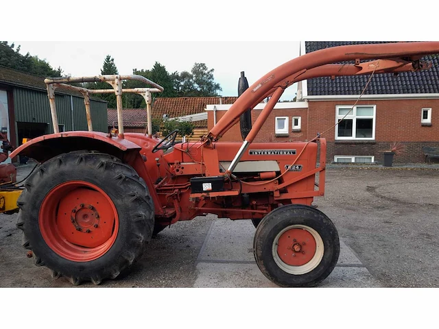 1979 international 624 tweewielaangedreven landbouwtractor - afbeelding 2 van  4
