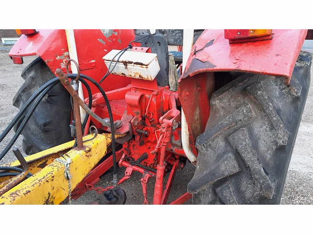 1979 international 624 tweewielaangedreven landbouwtractor - afbeelding 3 van  4