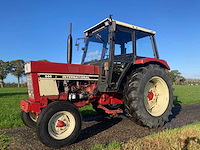 1979 international 644 tweewielaangedreven landbouwtractor - afbeelding 1 van  10