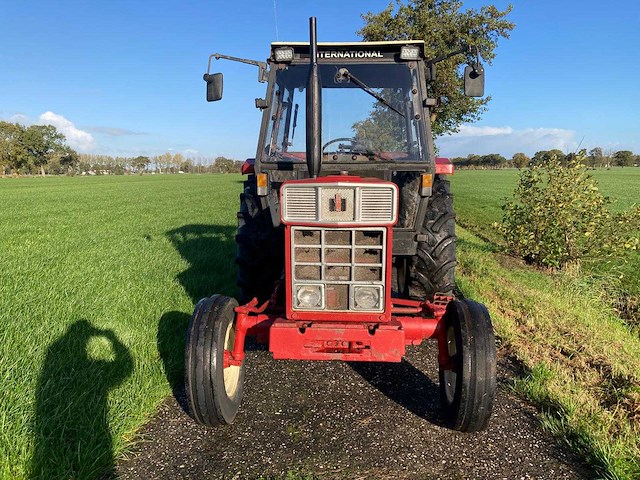 1979 international 644 tweewielaangedreven landbouwtractor - afbeelding 4 van  10