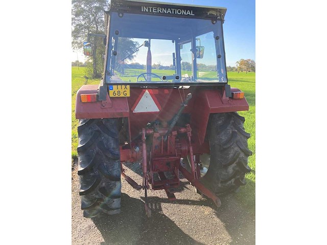 1979 international 644 tweewielaangedreven landbouwtractor - afbeelding 6 van  10