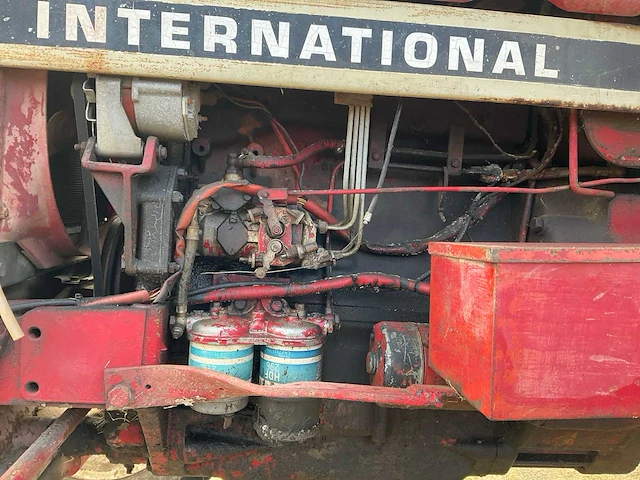 1979 international 844-s tweewielaangedreven landbouwtractor - afbeelding 3 van  26