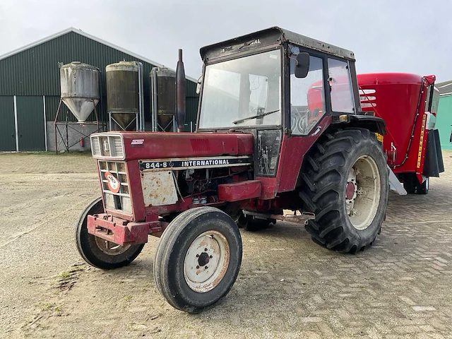 1979 international 844-s tweewielaangedreven landbouwtractor - afbeelding 1 van  26
