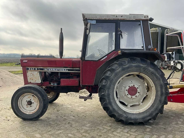 1979 international 844-s tweewielaangedreven landbouwtractor - afbeelding 24 van  26