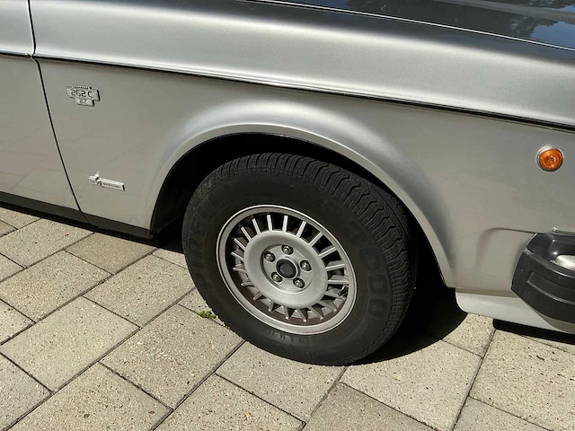 1979 volvo 262c bertone oldtimer - afbeelding 26 van  40