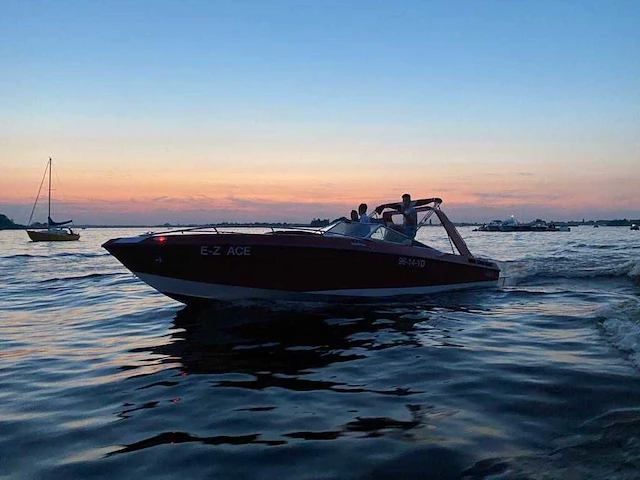 1979 wellcraft powerboat scarab (miami vice) speedboot met boot trailer - afbeelding 12 van  66