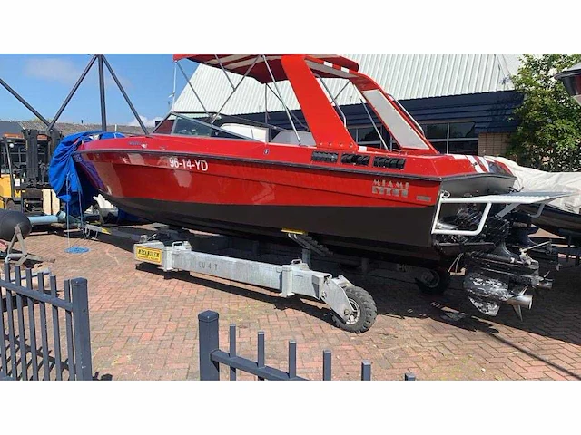 1979 wellcraft powerboat scarab (miami vice) speedboot met boot trailer - afbeelding 25 van  66