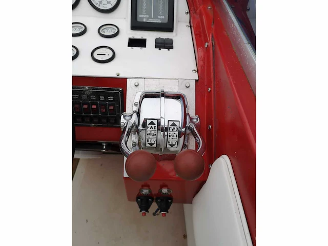 1979 wellcraft powerboat scarab (miami vice) speedboot met boot trailer - afbeelding 59 van  66