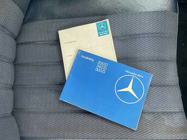 1980 - mercedes-benz - 300 - personenauto - afbeelding 3 van  11