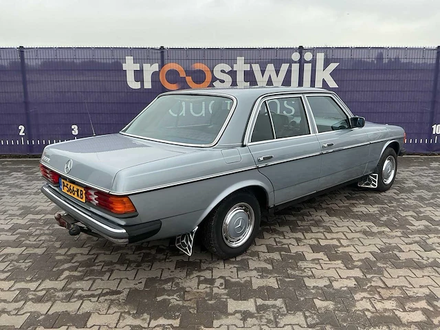 1980 - mercedes-benz - 300d - personenauto - afbeelding 6 van  11