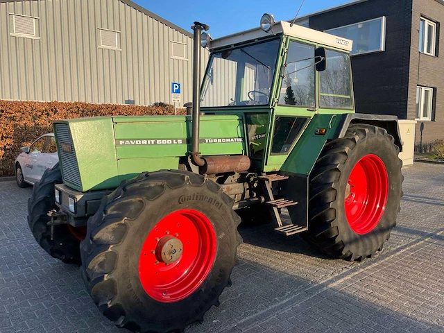 1980 fendt 600lsa vierwielaangedreven landbouwtractoren - afbeelding 1 van  18