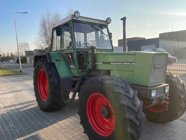 1980 fendt 600lsa vierwielaangedreven landbouwtractoren - afbeelding 15 van  18