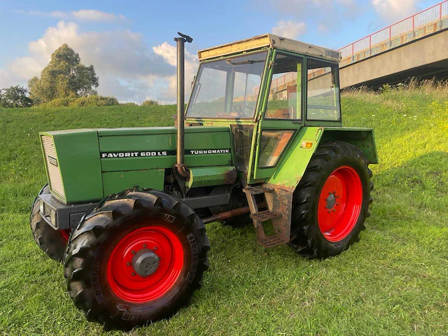 1980 fendt favorit 600 lsa vierwielaangedreven landbouwtractor - afbeelding 1 van  14