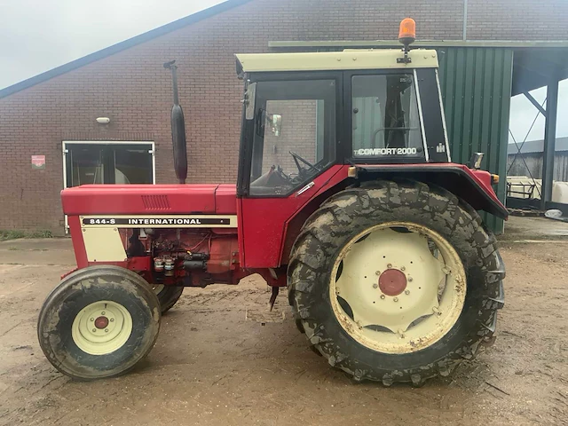 1980 international 844-s tweewielaangedreven landbouwtractor - afbeelding 2 van  25