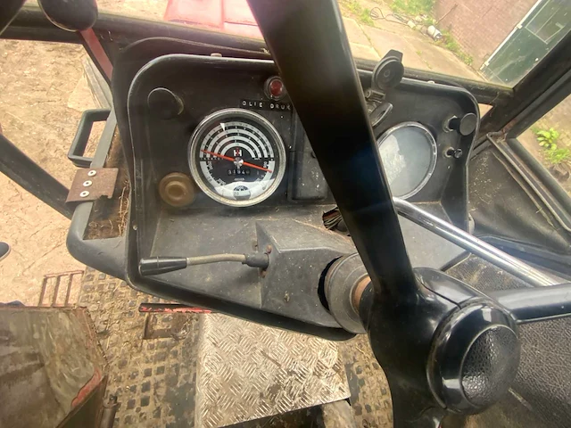 1980 international 844-s tweewielaangedreven landbouwtractor - afbeelding 15 van  25